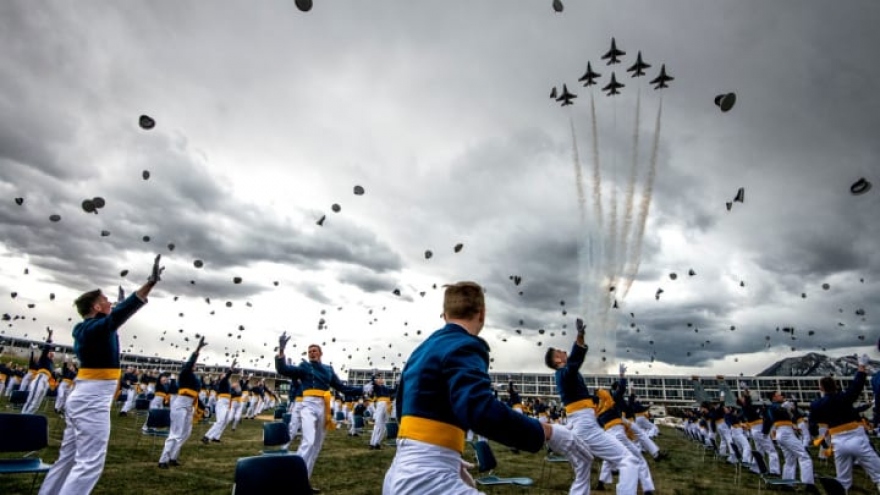Lễ tốt nghiệp đặc biệt của học viên Không quân Mỹ giữa dịch Covid-19